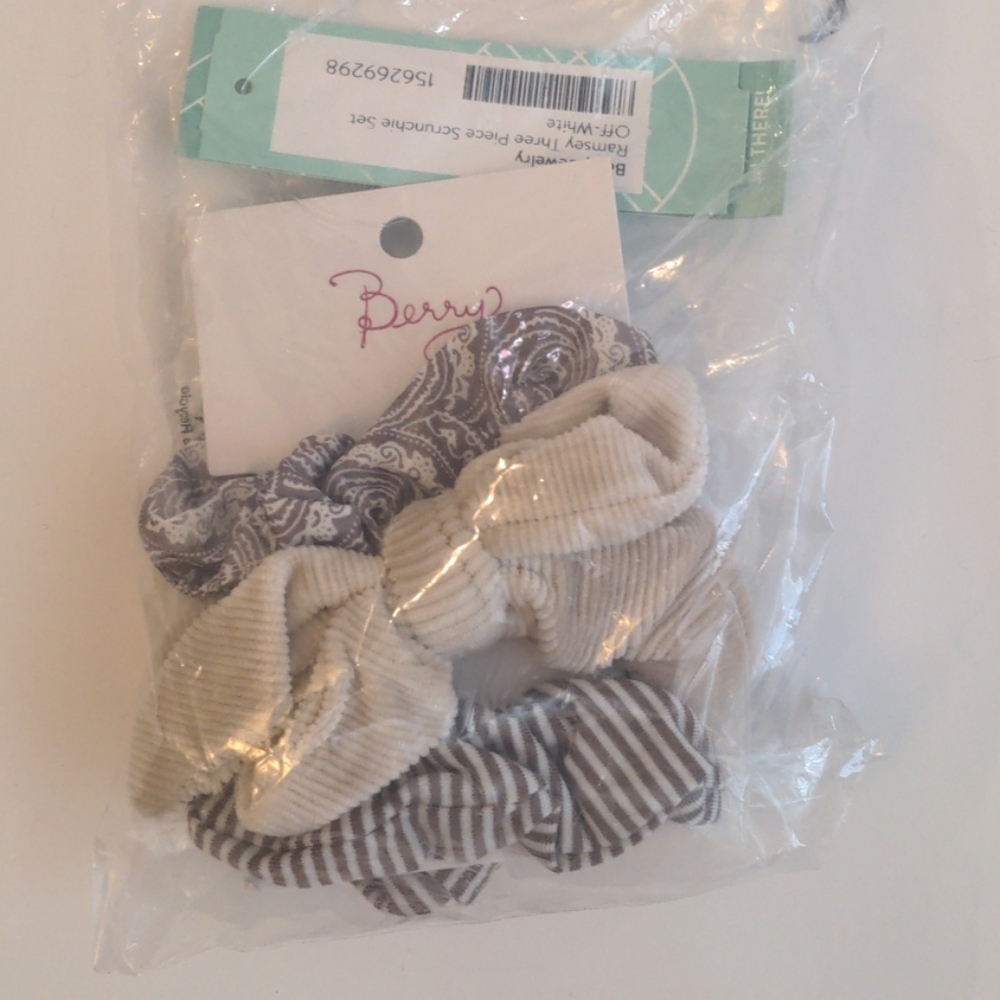 NWT Berry Jewelry Ramsey Three Piece Scrunchie Set
